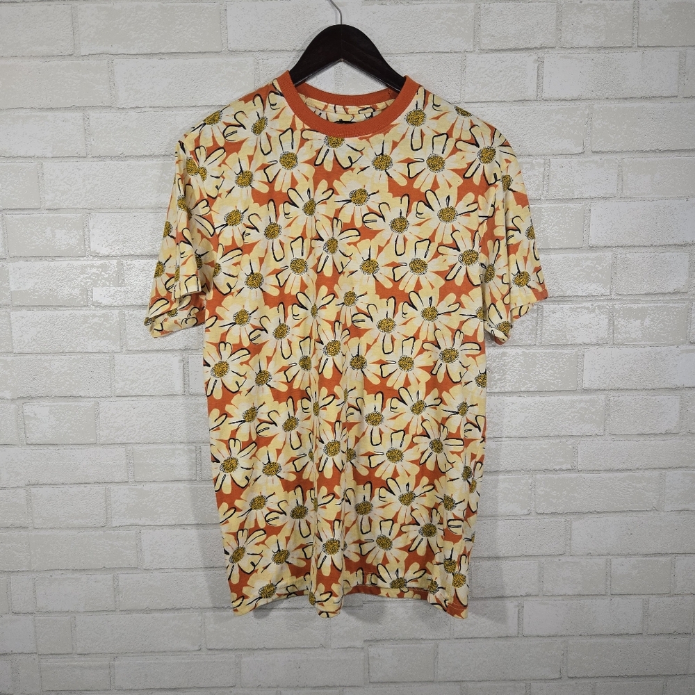 Super Massive super cute floral tee